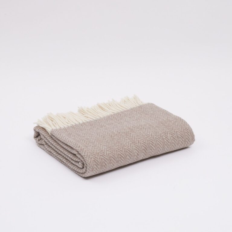 recycled-wool-woven-throw-brown-off-white-packshot-1